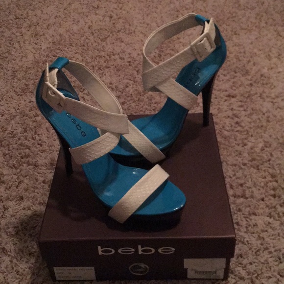 Bebe platform sandal heel. Turquoise/white. Size 9 - Picture 2 of 6